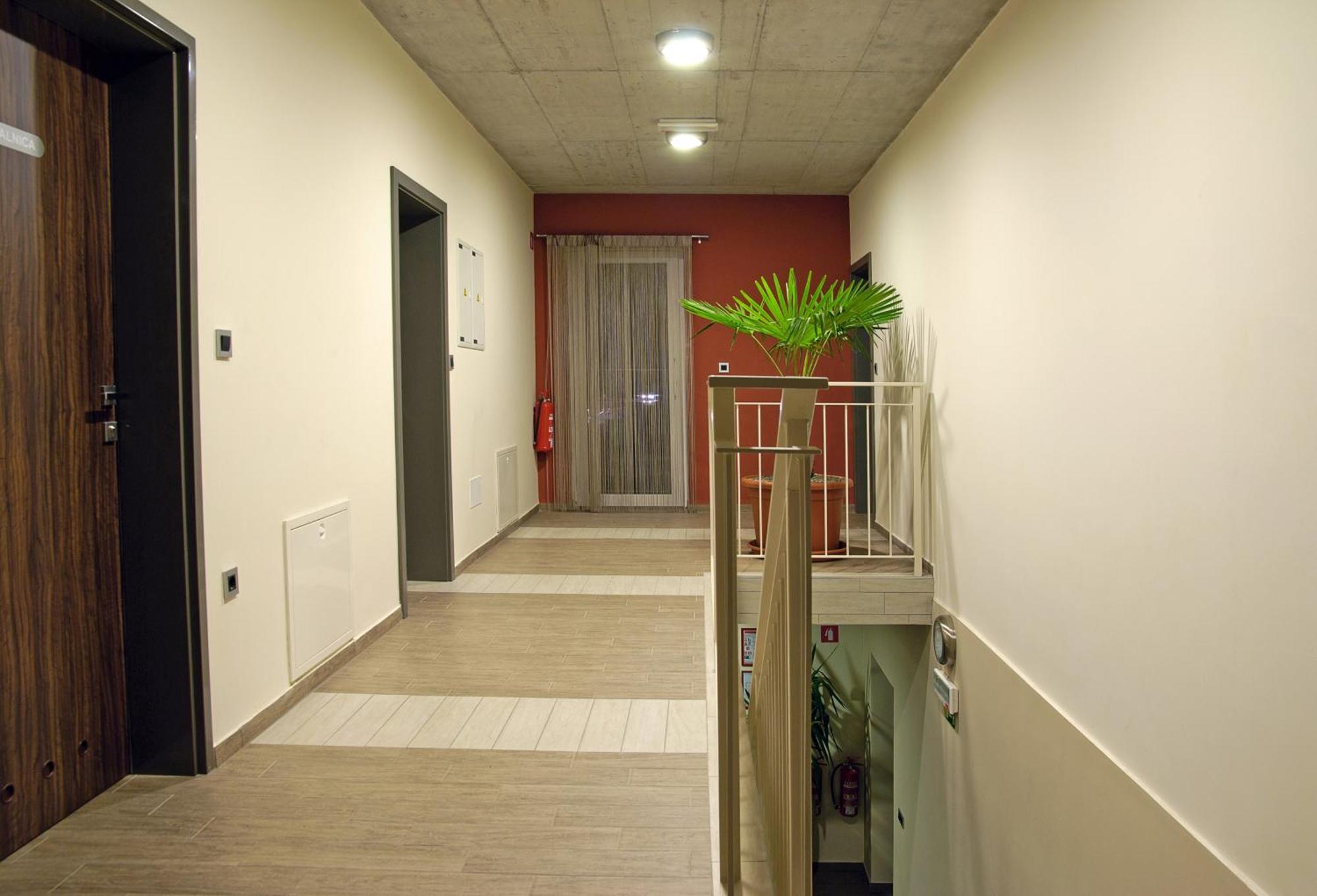 Hostel Plus Caffe Petrovče Extérieur photo