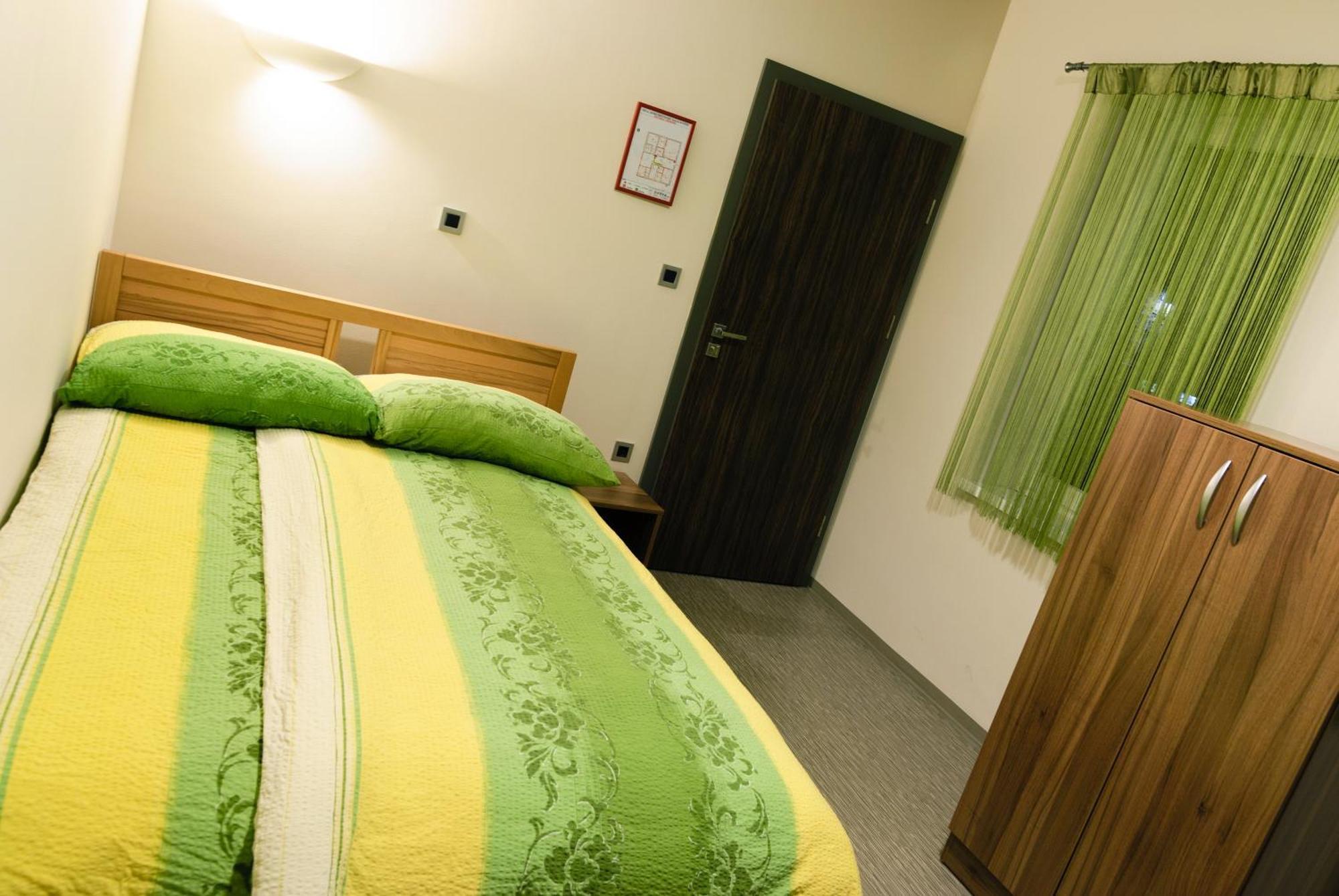 Hostel Plus Caffe Petrovče Extérieur photo